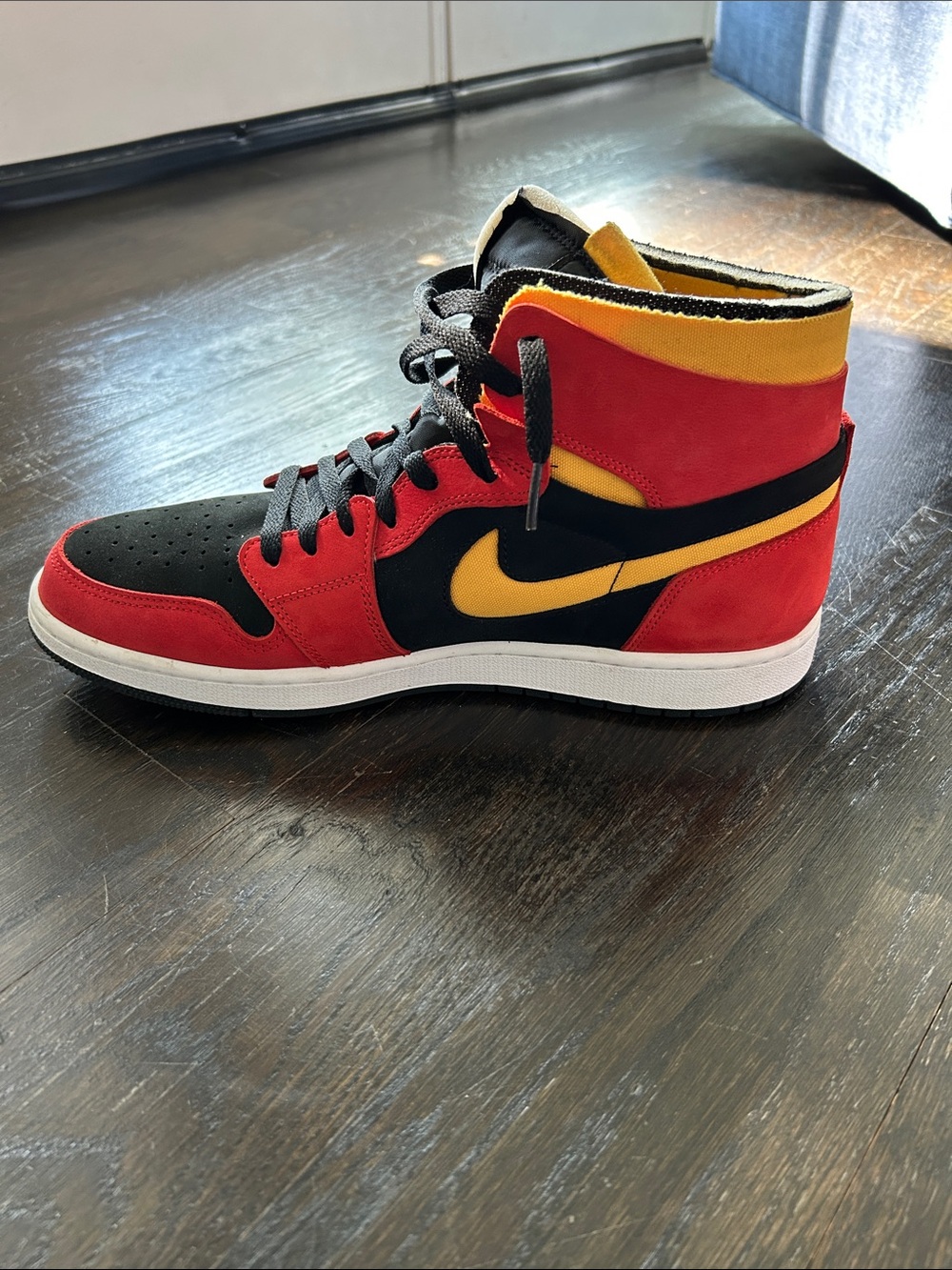 Nike Air Jordan 1 High Zoom Comfort Men’s High-Top Sneakers - - Picture 3 of 7